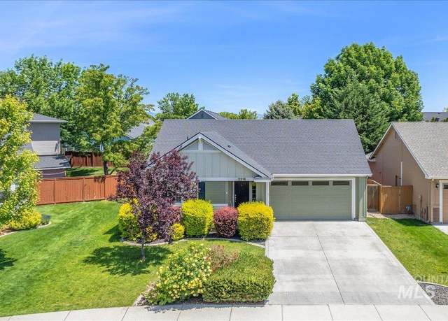 Property at 2316 E Clifton Dr, Meridian, ID 83642, 3 beds, 2 baths