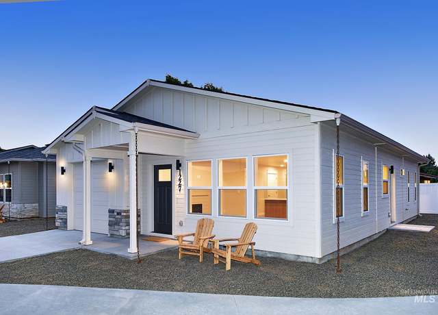 Property at 1227 Phillips Cir, Ontario, OR 97914-3905, 2 beds, 2 baths