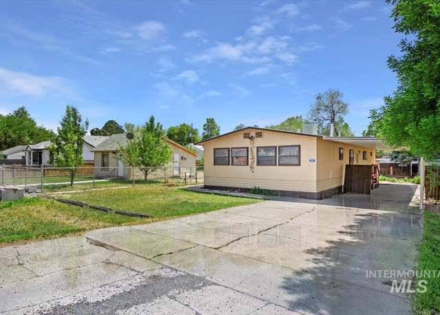 Property at 417 W Avenue E, Jerome, ID 83338, 3 beds, 2 baths