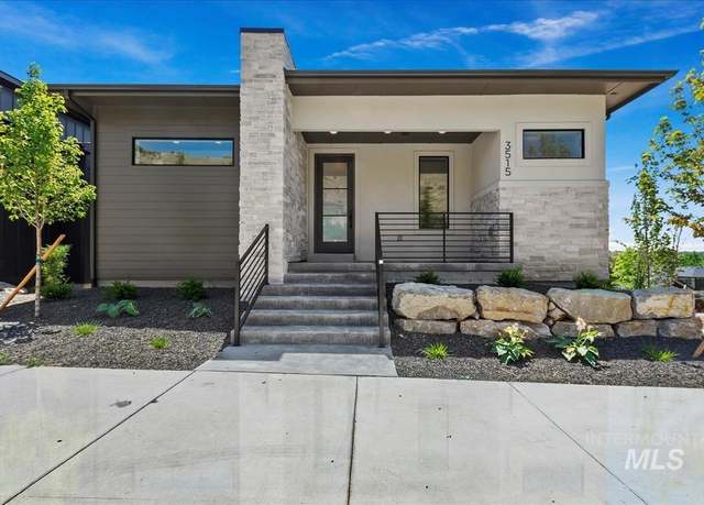 Property at 3515 E Warm Springs Ave, Boise, ID 83716, 3 beds, 3 baths