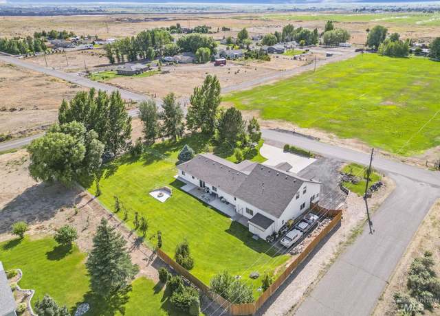 Property at 596 Silver Beach Dr, Jerome, ID 83338, 4 beds, 3 baths