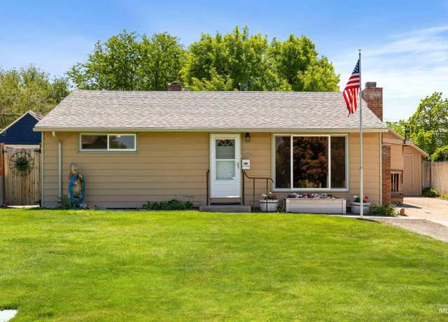 Property at 2074 11th Ave E, Twin Falls, ID 83301, 3 beds, 2 baths