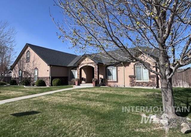 Property at 2167 NE Crestwood Pl, Mountain Home, ID 83647-0000, 3 beds, 2.5 baths