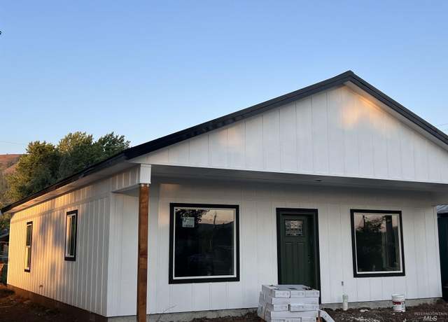 Property at 405 N Fairfield, Council, ID 83612, 3 beds, 2 baths