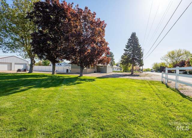 Property at 842 W Greenhurst, Nampa, ID 83686, 3 beds, 2 baths