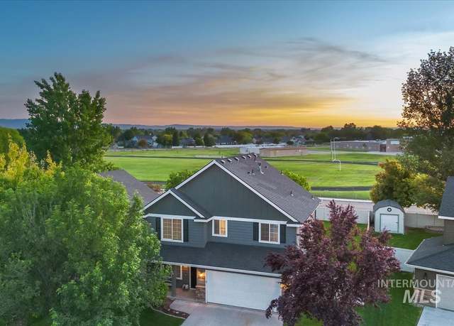 Property at 2527 S Vineyard St, Nampa, ID 83686, 3 beds, 2.5 baths