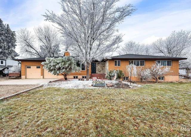 Property at 16463 W Oak St, Caldwell, ID 83607, 5 beds, 3 baths