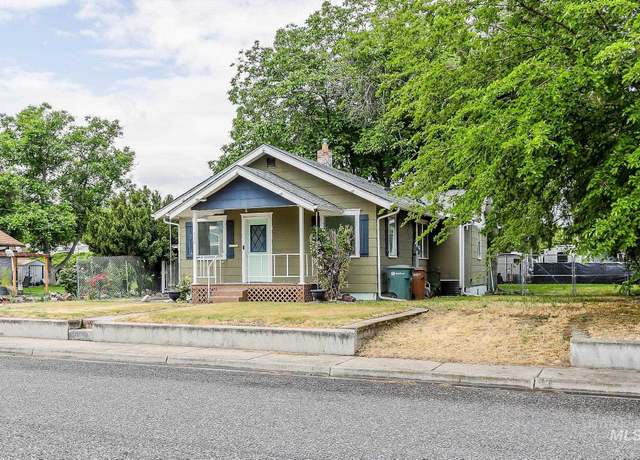 Property at 408 12th St, Clarkston, WA 99403, 3 beds, 1 bath