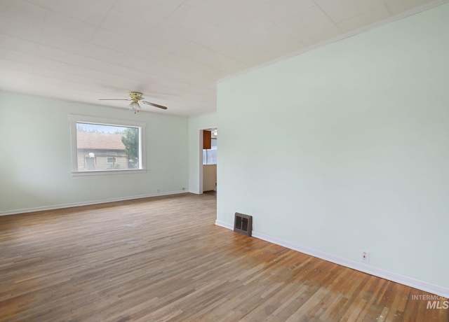 Property at 408 12th St, Clarkston, WA 99403, 3 beds, 1 bath