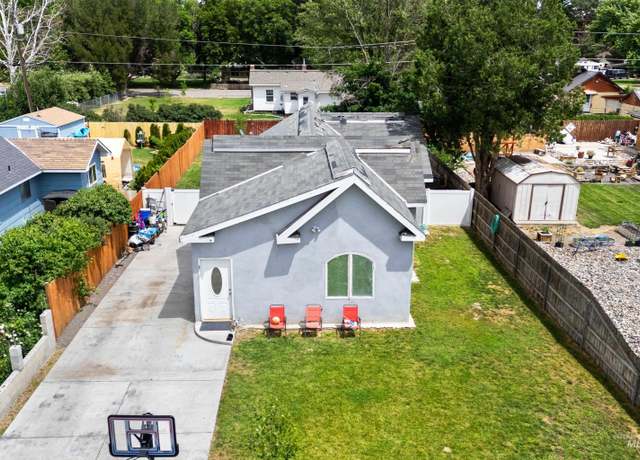 Property at 726 Wyoming St, Gooding, ID 83330, 3 beds, 3 baths