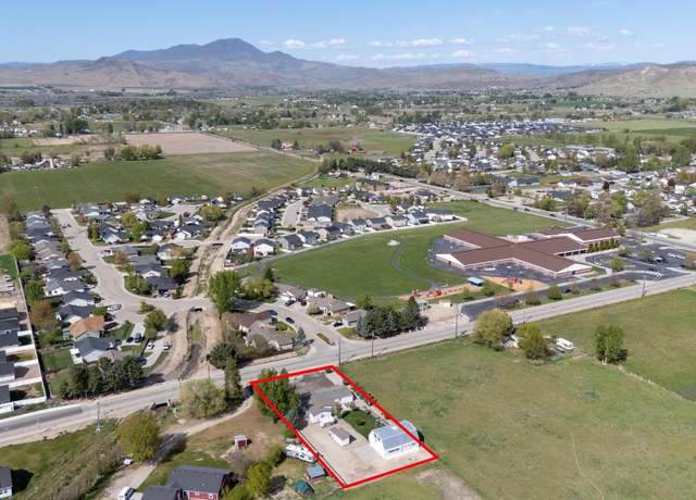 Property at 1877 E 12th St, Emmett, ID 83617, 3 beds, 2 baths