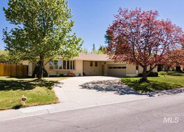 Property at 520 Fairway Dr, Pocatello, ID 83201, 5 beds, 3 baths