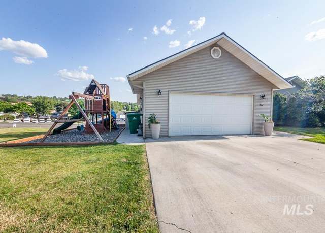 Property at 822 15th Ave, Lewiston, ID 83501, 4 beds, 3 baths