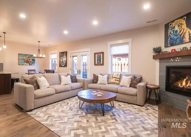 Property at 611 Blue Water Cir, Mccall, ID 83638, 4 beds, 3 baths