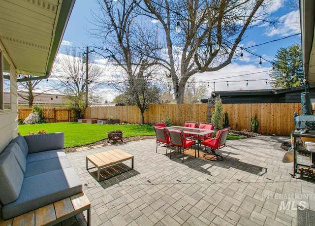 Property at 4809 W Greenbrier Dr, Boise, ID 83705-0000, 4 beds, 2.5 baths