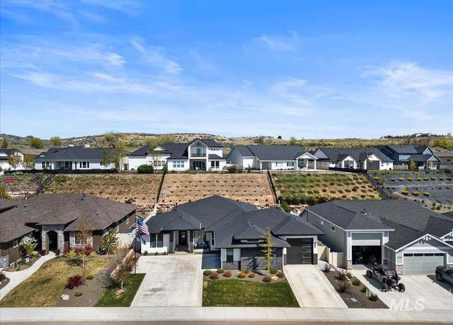 Property at 11450 W Threadgrass St, Star, ID 83669, 4 beds, 2.5 baths