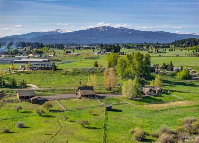 Property at 45 Knob Hill Dr, Mccall, ID 83638, 4 beds, 3 baths