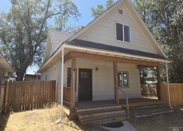 Property at 361 W 3rd Ave, Twin Falls, ID 83301, 3 beds, 2 baths