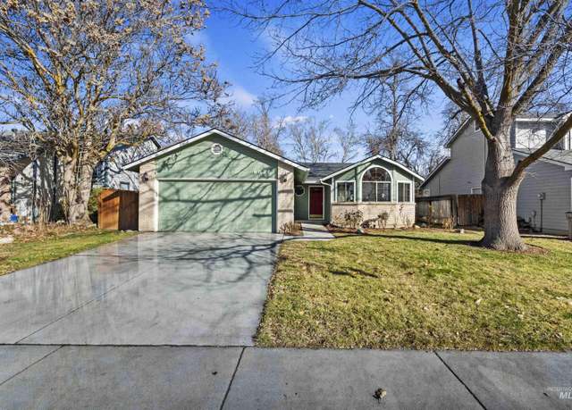 Property at 9026 W Lorinda Dr, Boise, ID 83704, 3 beds, 2 baths