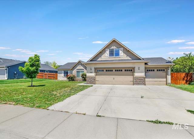Property at 740 SW Portal St, Mountain Home, ID 83647-5163, 4 beds, 2 baths