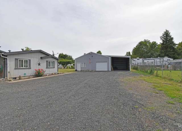 Property at 3615 12th St, Lewiston, ID 83501, 3 beds, 2 baths