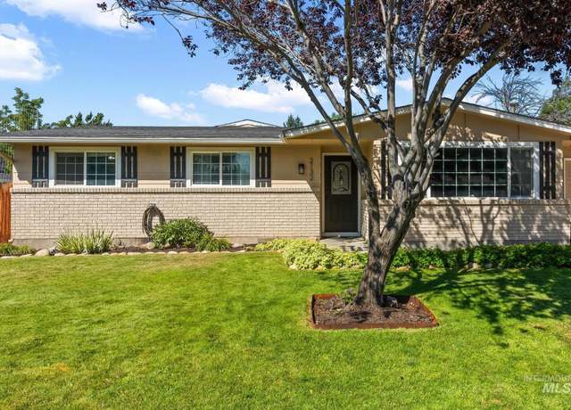 Property at 2132 N Courtney Dr, Boise, ID 83704, 4 beds, 3 baths
