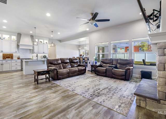 Property at 781 Midnight Sun Loop, Twin Falls, ID 83301, 4 beds, 2 baths