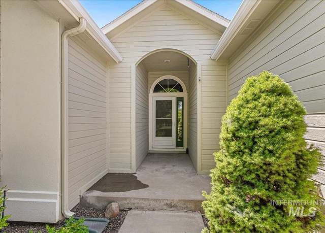 Property at 2007 W Blossom Ave, Nampa, ID 83651, 3 beds, 2 baths