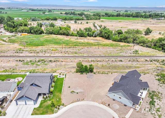 Property at 946 Liberty St, Gooding, ID 83330