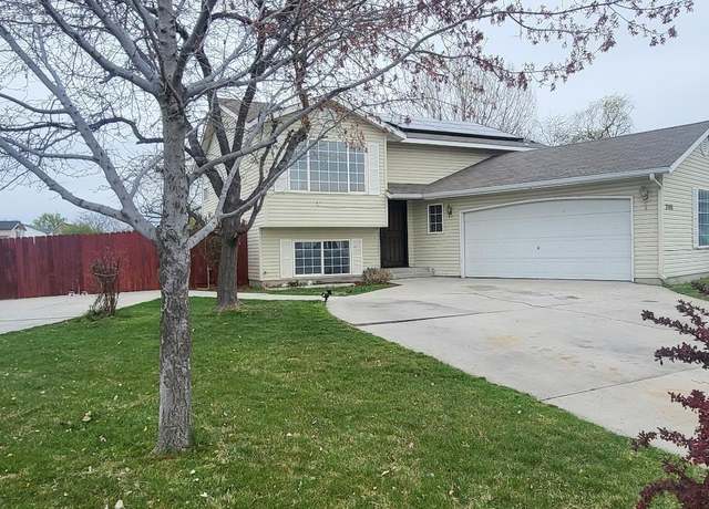 Property at 2406 S Stonehedge Dr, Nampa, ID 83686, 3 beds, 2 baths