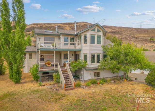 Property at 965 Horse Ln, Lewiston, ID 83501, 3 beds, 4 baths