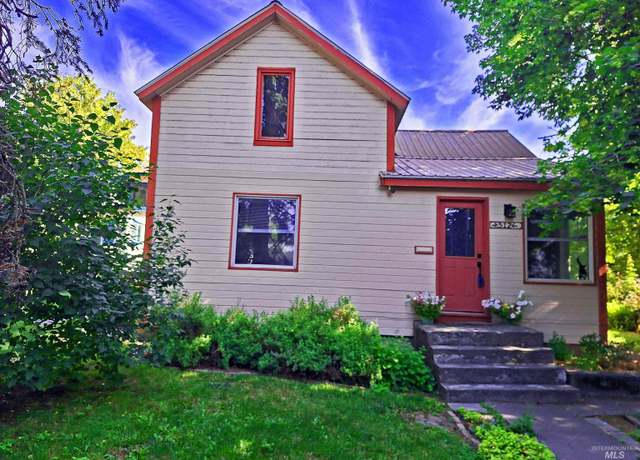 Property at 512 W 1st St, Moscow, ID 83843, 3 beds, 1 bath