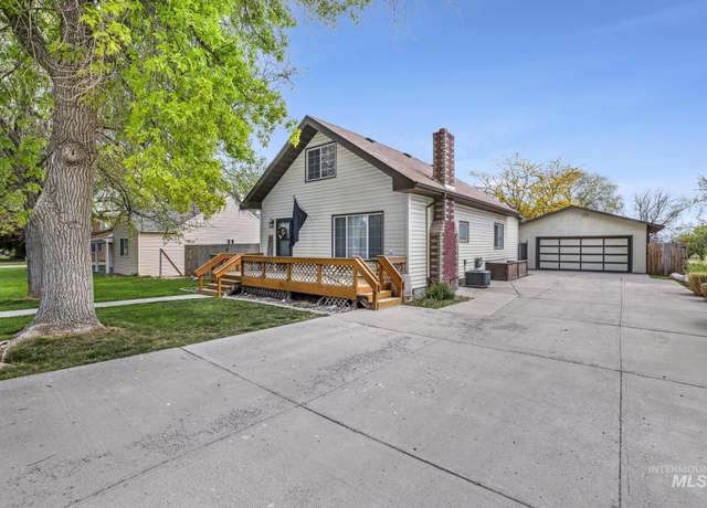 Property at 803 Yakima Ave, Filer, ID 83328, 3 beds, 2 baths