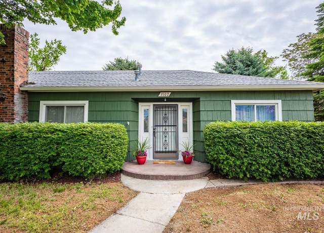 Property at 3102 N Sycamore Dr, Boise, ID 83703-4130, 3 beds, 2 baths