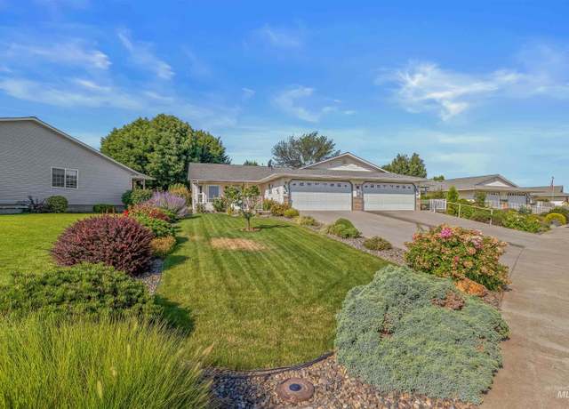 Property at 924 Magnolia St Unit B, Lewiston, ID 83501, 2 beds, 2 baths