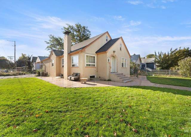 Property at 304 S 16th Ave, Nampa, ID 83651, 5 beds, 2 baths