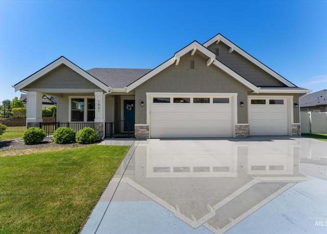 Property at 1031 E Reflect Ridge Dr, Meridian, ID 83642, 4 beds, 2.5 baths