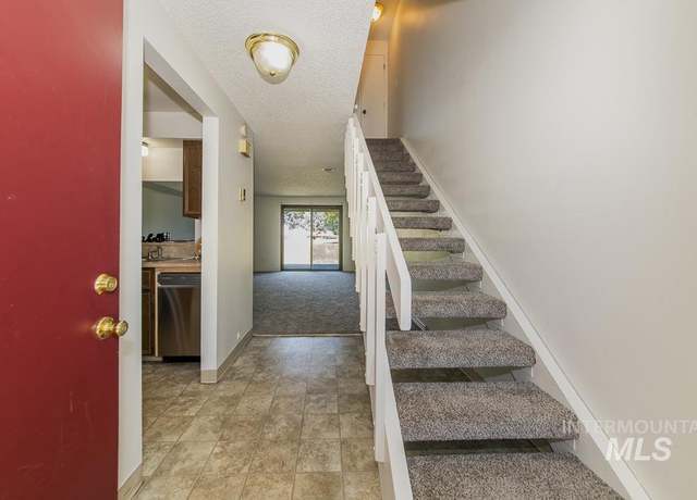 Property at 372 N Eagle Glen Ln, Eagle, ID 83616, 2 beds, 1.5 baths