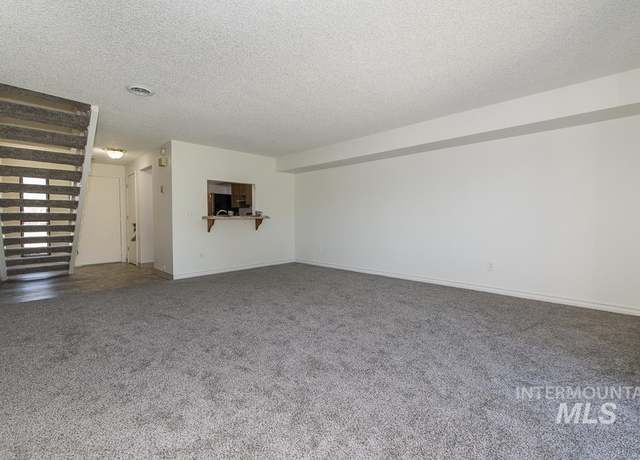 Property at 372 N Eagle Glen Ln, Eagle, ID 83616, 2 beds, 1.5 baths