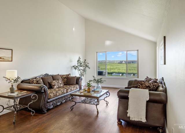Property at 7077 W Desert Ave, Boise, ID 83709, 5 beds, 3 baths
