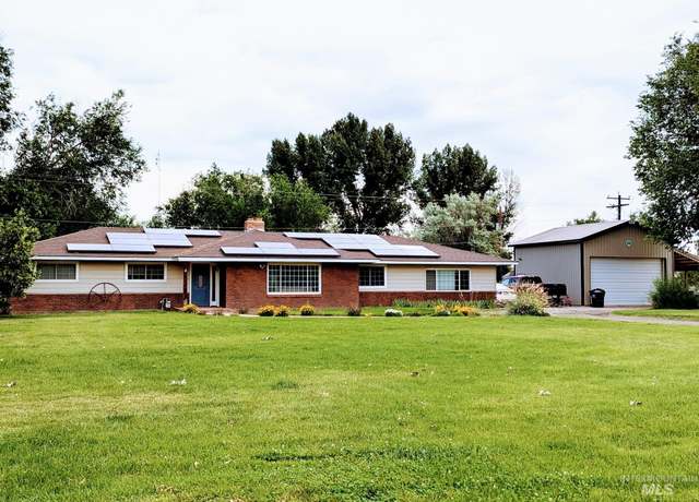 Property at 996 W Madison Ave, Glenns Ferry, ID 83623, 4 beds, 3 baths