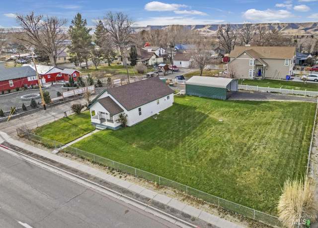Property at 560 N State St, Hagerman, ID 83332, 2 beds, 1 bath