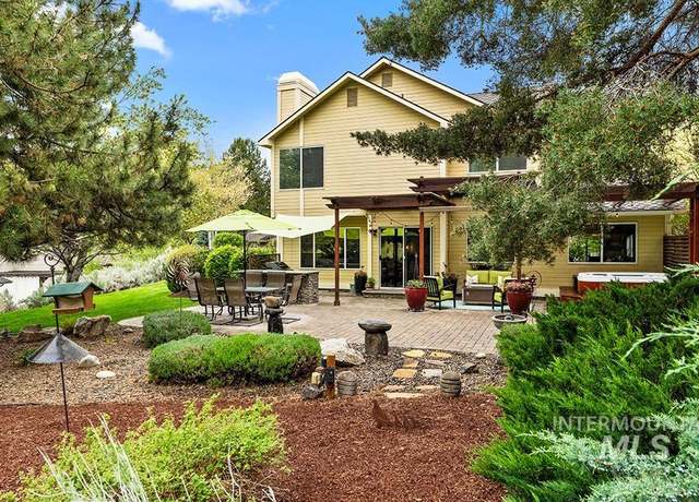 Property at 1979 N Stoneview Pl, Boise, ID 83702, 4 beds, 2.5 baths