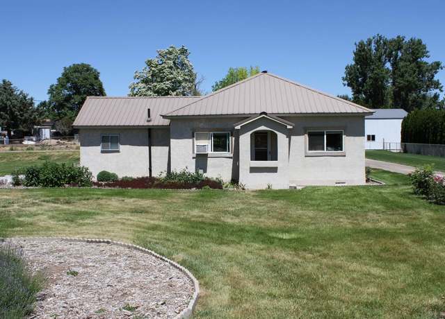 Property at 710 Lone Star Rd, Nampa, ID 83651, 2 beds, 2 baths