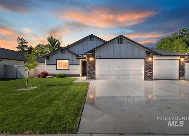 Property at 1207 Cottonwood Dr, Fruitland, ID 83619, 3 beds, 2 baths