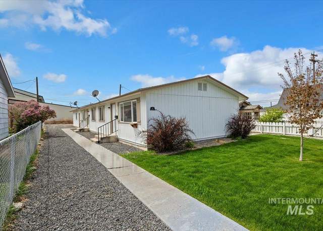 Property at 121 S 8th, Buhl, ID 83316, 4 beds, 2 baths