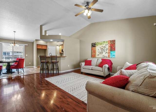 Property at 10698 Gossamer St, Nampa, ID 83687, 3 beds, 2.5 baths