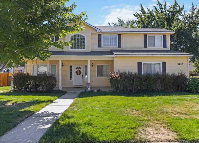 Property at 2257 W Pebblestone St, Meridian, ID 83646-8229, 3 beds, 2 baths