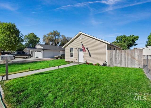 Property at 835 N 8th E, Mountain Home, ID 83647, 2 beds, 2 baths