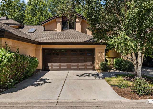 Property at 1917 S Springbrook Ln, Boise, ID 83706, 2 beds, 2.5 baths